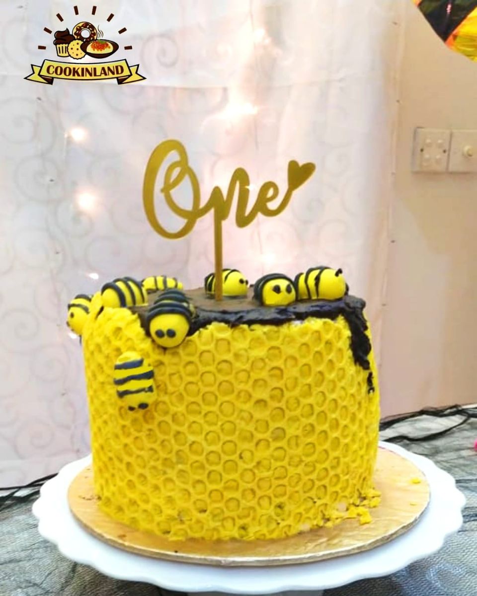 Buzzin’ Sweetness Cake - Image 3