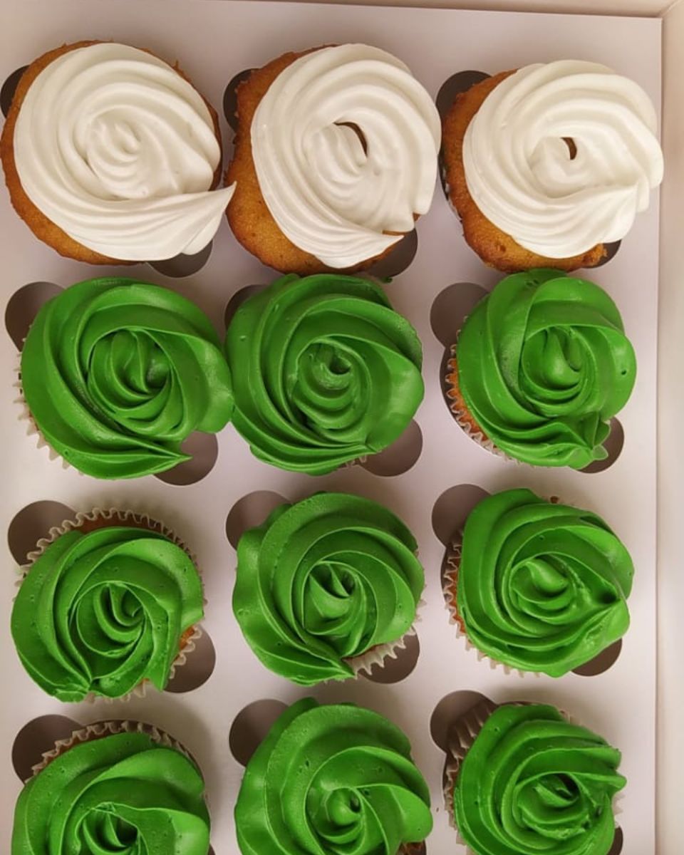 Vanilla Cupcakes - Image 2