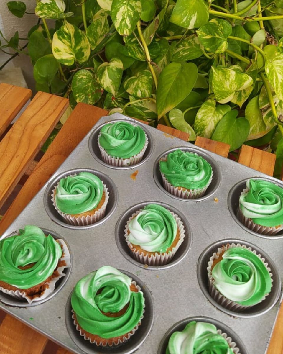 Vanilla Cupcakes - Image 3