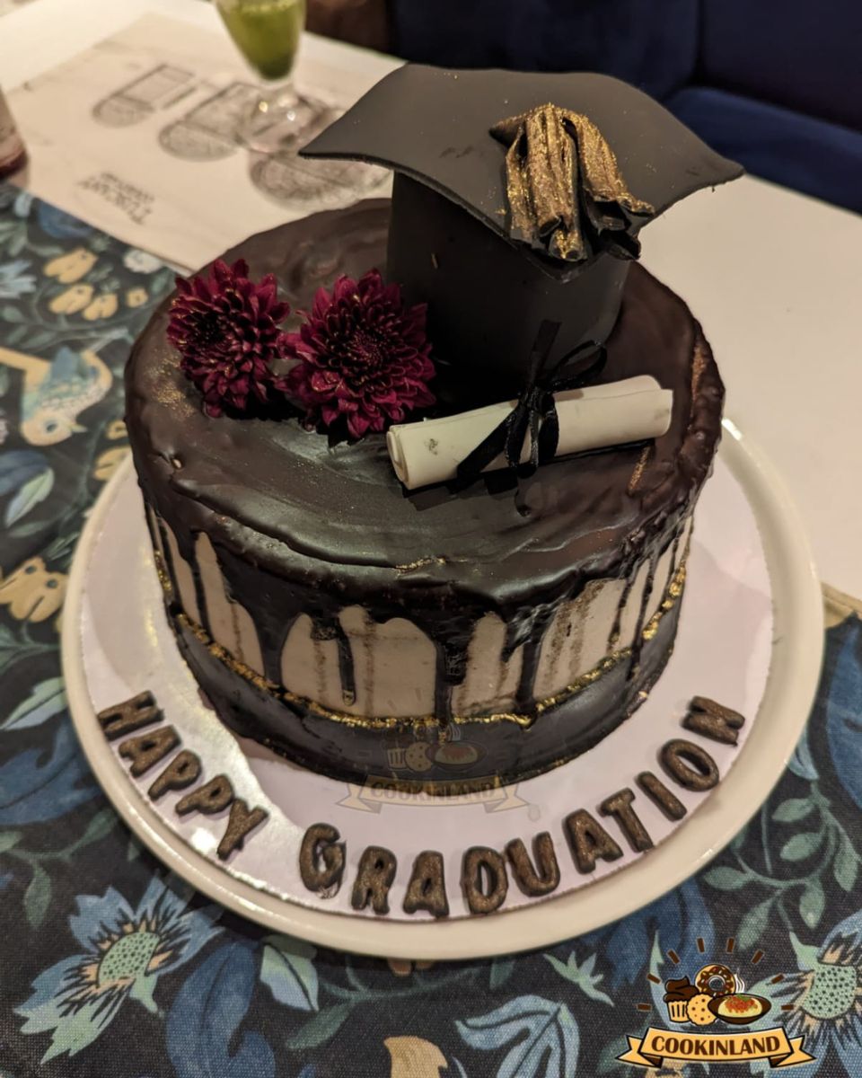 Graduation Cake - Image 2